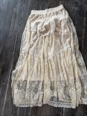 Blu pepper Lace Tiered Maxi Skirt in Cream size m